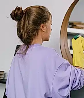 Девушка клинер